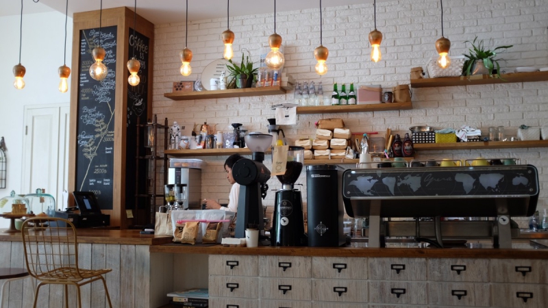 vitrine-COLLOBRIERES-min_coffee_shop_light_cafe_coffee_shop-32620