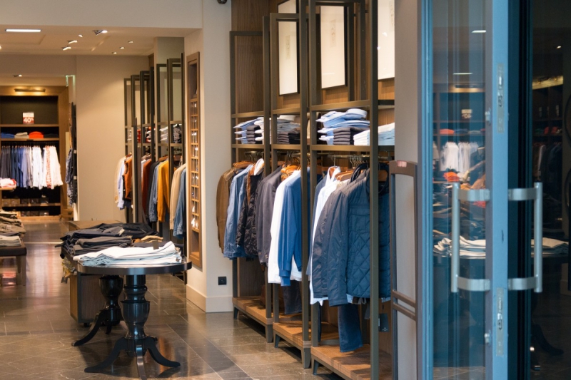 vitrine-COLLOBRIERES-min_shop_clothes_clothing_shopping_mall_shopping_kielce_crown_poland-862477